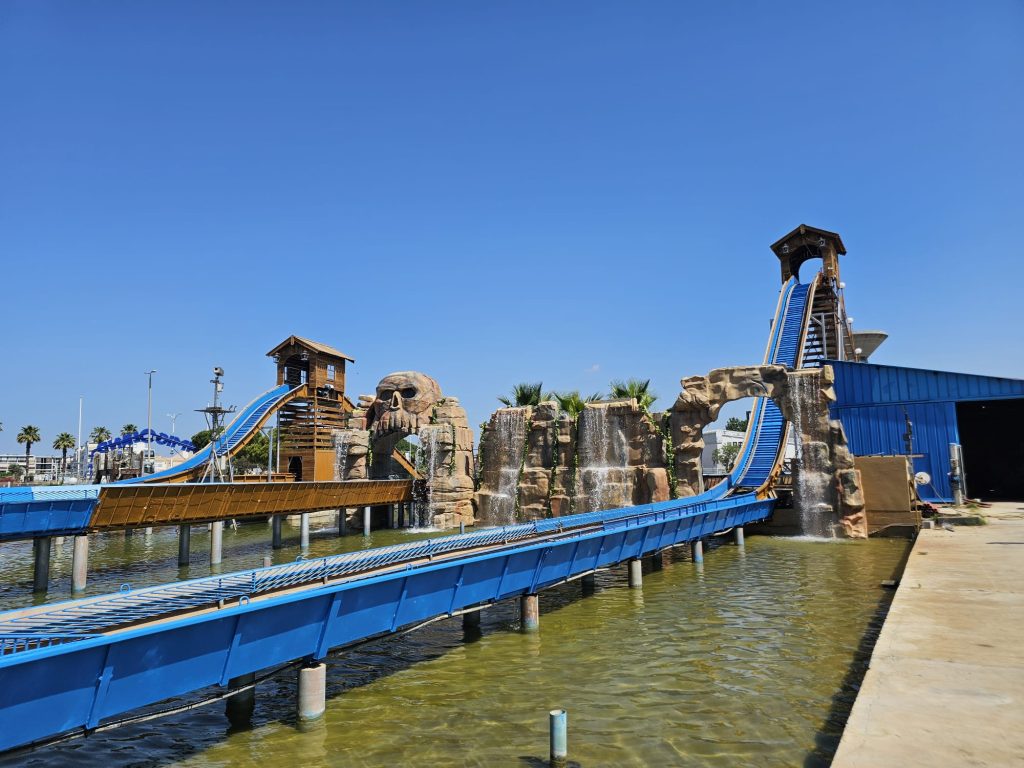 Progetto scenografico per Flume Ride in un parco acquatico